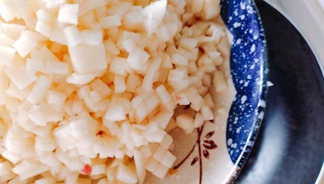 简单的早餐饼做法，一个苹果一碗面，香甜酥脆孩子特别喜欢