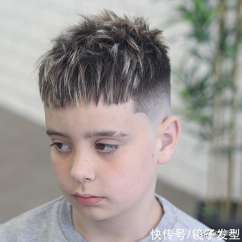 硬发质|别再迷信正月不剪发了,小男孩发型这样剪16款,越剪越帅气