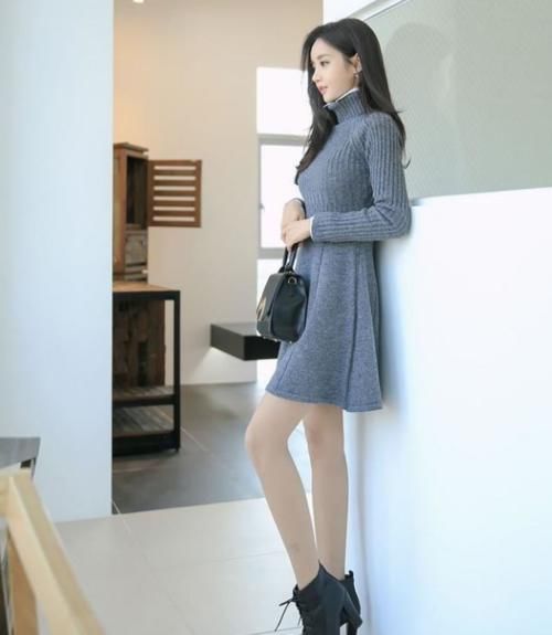 诱惑麻纹高领蓝灰色甜美针织衫连衣裙，增添浪漫气息