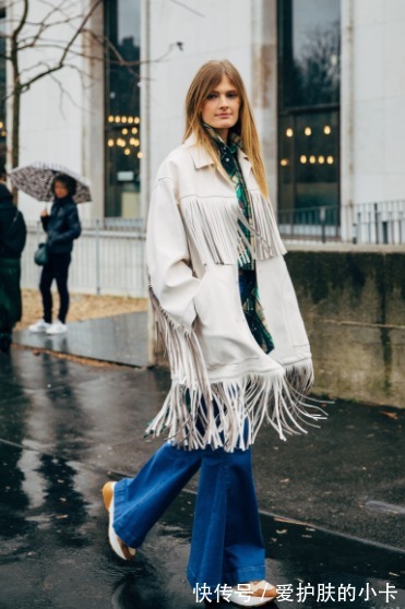 高度|阔腿裤不香了!今秋“奶奶裤”火了,搭配外套潮爆了!美出新高度