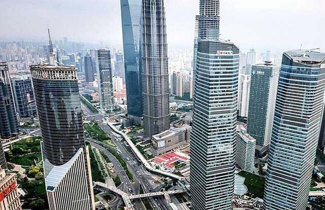 女首富|手握18870亩地皮,公司净资产达5904亿,她是中国真正地产女首富