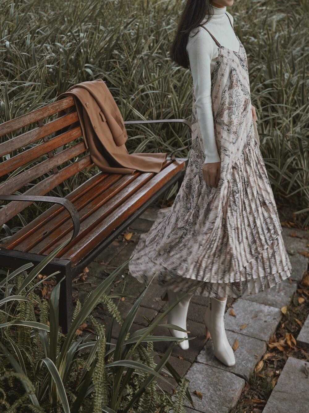 博主 秋冬天快速出门的“偷懒秘籍”，大衣连衣裙叠搭，上身效果yyds