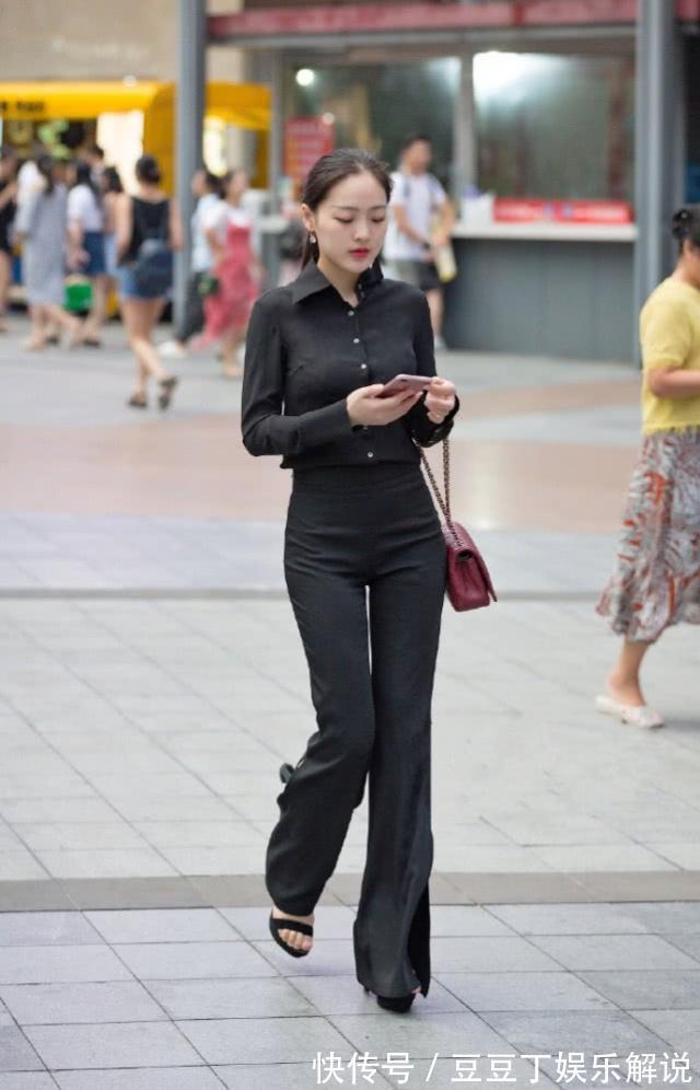 连体裤|街拍:穿着风格很艳丽的小姐姐,身材真的好,墨镜戴起来也格外的吸睛