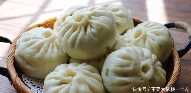 蒸包子|蒸包子时,别再直接上锅蒸了,记住3个诀窍,包子松软好吃不塌陷