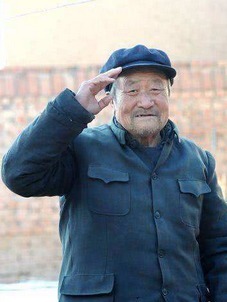 备受|90岁高龄的抗日老兵,其身份一直备受质疑,直到他去了趟博物馆