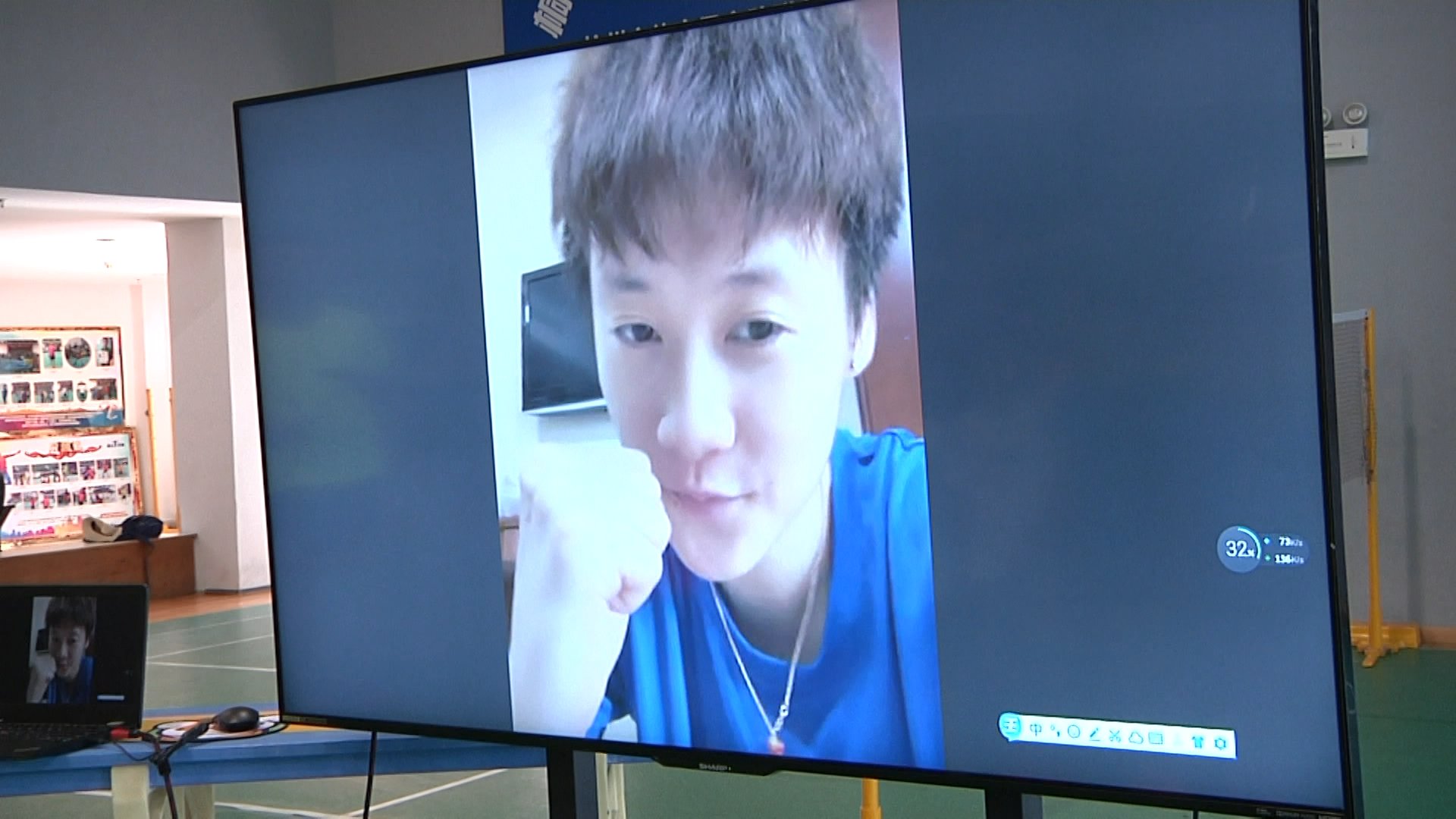 小将|“努力奋斗就不会后悔！”陈雨菲连线寄语家乡羽毛球小将