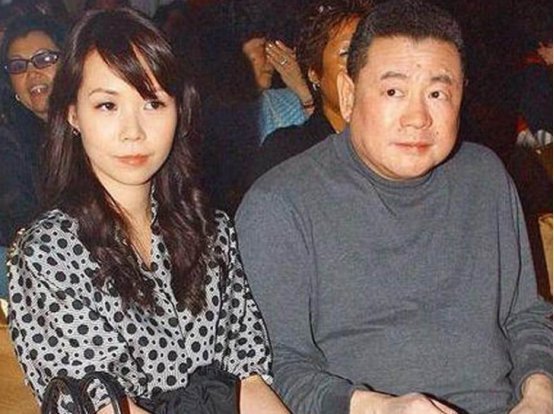 |上流圈的笑话！曾是刘銮雄砸20亿最宠的女人，居然翻过富豪垃圾桶