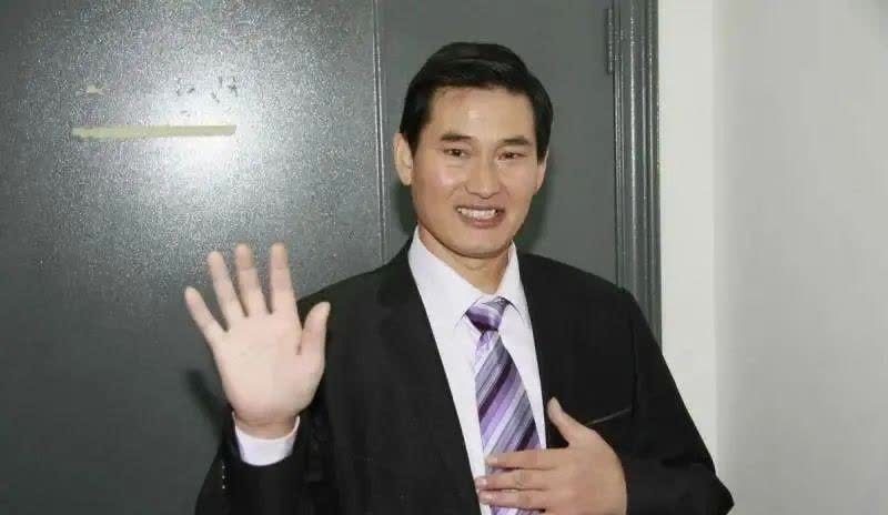 草根|为走红不惜身份作假，冒充草根多年，韩红一怒之下将其轰下台