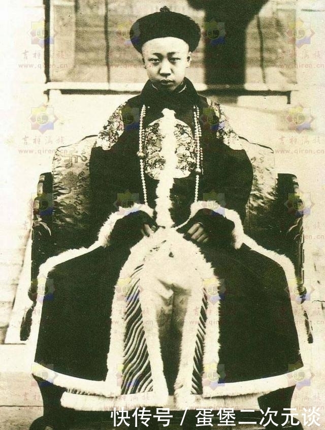 军事法庭|溥仪老照片:出席远东军事法庭,把证人席坐出了龙椅的气势!