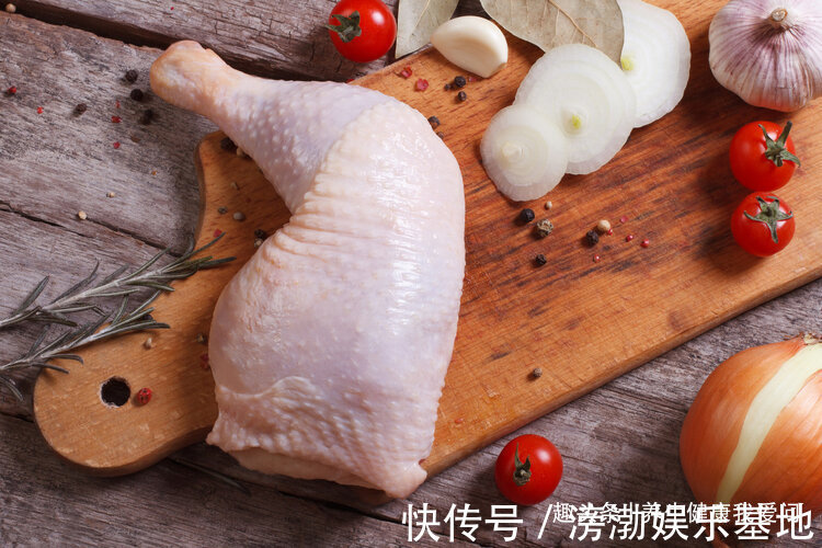 大肠癌|吃肉别吃鸡肉,不但不营养还致癌?鸡肉究竟还能不能吃?进来看看