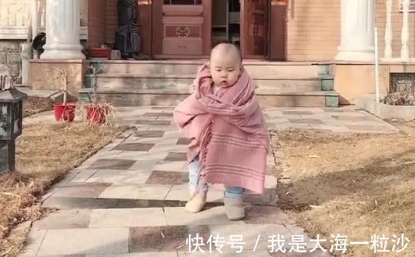 视察|“小贵妇宝宝”视察工作火了,听到笑声后“奶凶奶凶”的表情绝了