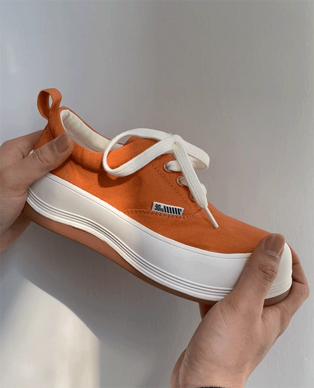 小白鞋过时啦，这5双鞋才是谁穿谁时髦