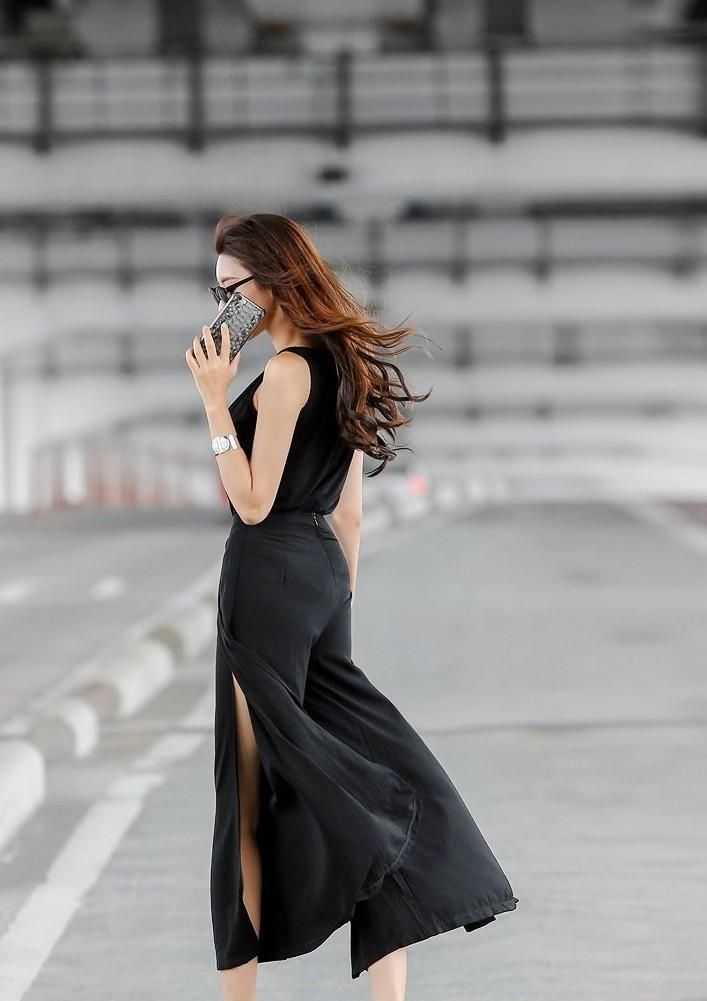 简单|黑色长裙飘逸显神采,好身材简单搭配也显得好看