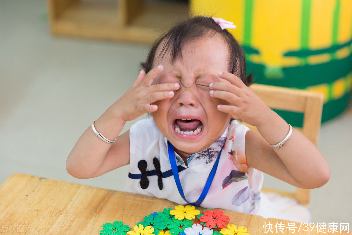 就医|疱疹性咽峡炎多地高发,提醒家长:孩子出现2个症状,不要大意