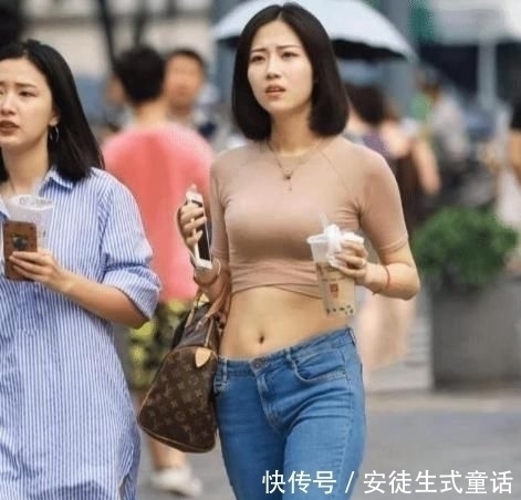 搭配|运动背心搭配牛仔裤,简约时尚,还成为街上动人的风景线