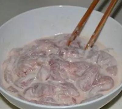 糖醋里脊色泽红亮,酸甜可口,最吸引人的是外焦脆,里软嫩的口感