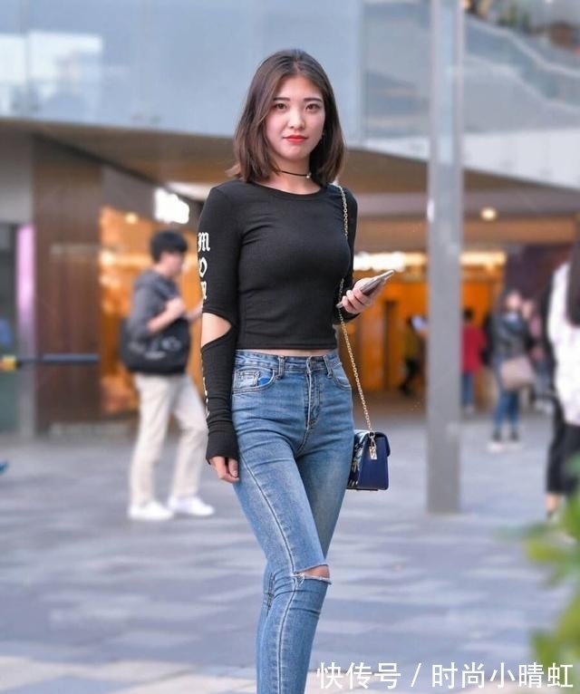 风衣 打底裤的穿着风情万种,演绎又帅又美气息,带来唯美气质