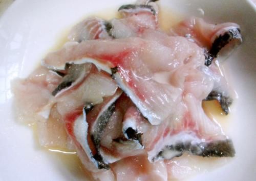  自来水|冬天到了，在家来一锅热气腾腾的酸菜鱼，鱼片滑嫩，酸菜爽口