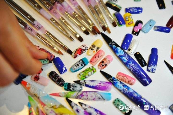 后男|85后男美甲师痴迷指尖16年，把绘画搬到了指甲上
