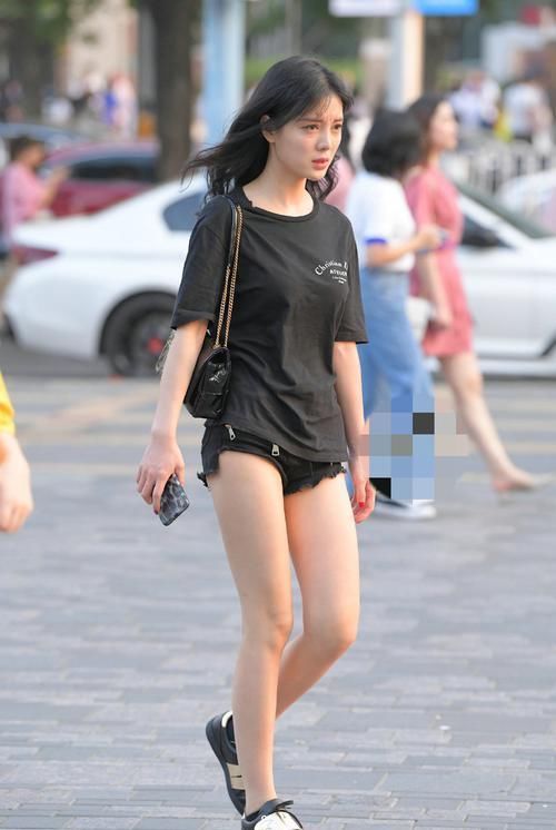热裤|穿热裤的小姐姐,大长腿展现得淋漓尽致