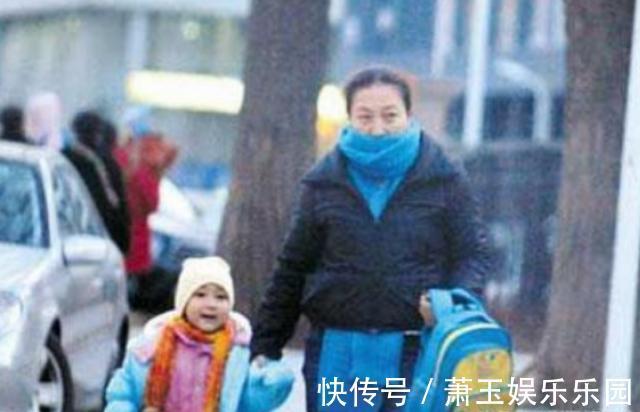 又一位星二代出道！柳云龙爱女登好声音舞台，与妈妈同框似姐妹