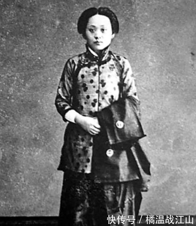 章母#没有一家姑娘愿意嫁他，母亲便让他娶贴身婢女，但却只准丫鬟做妾