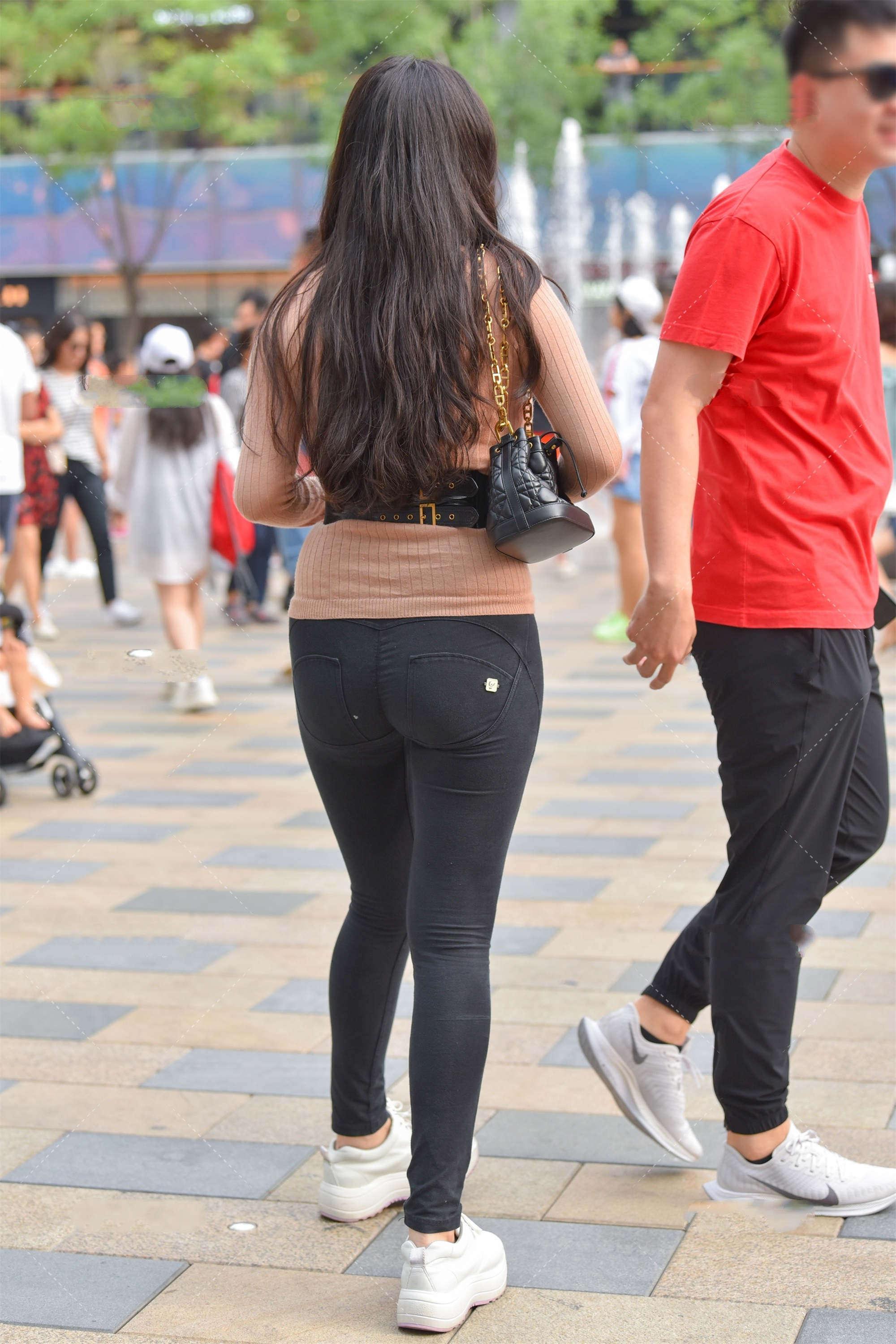 们可以|带有腰封的造型, 搭配更加的时尚有气质, 简单新颖