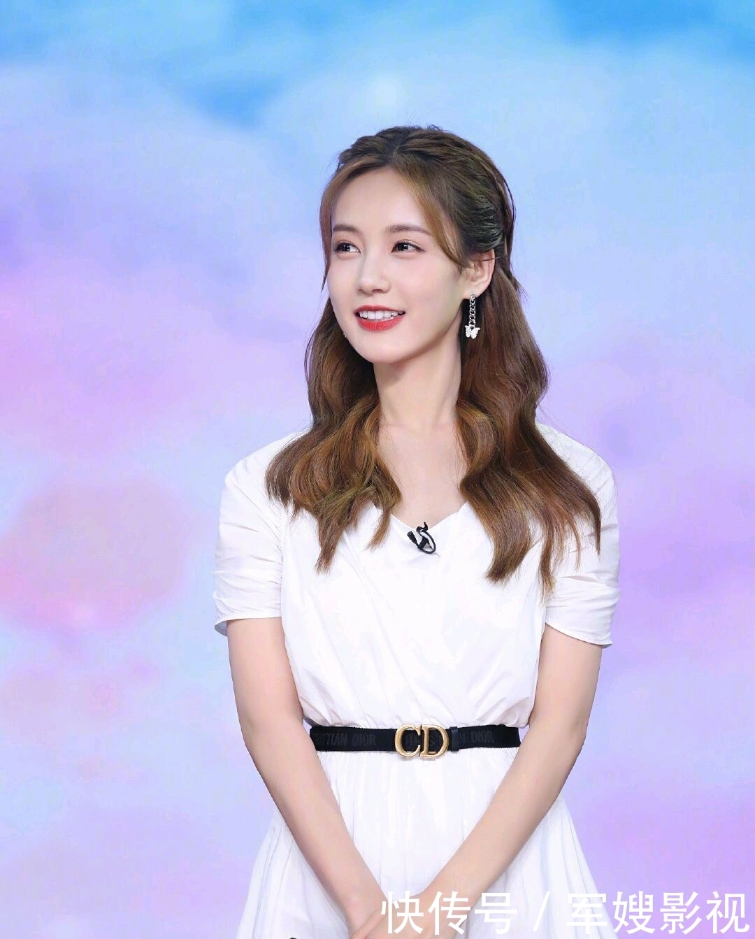 追星名场面!李一桐当众表白王一博,她眯眼甜笑,他的反应成亮点