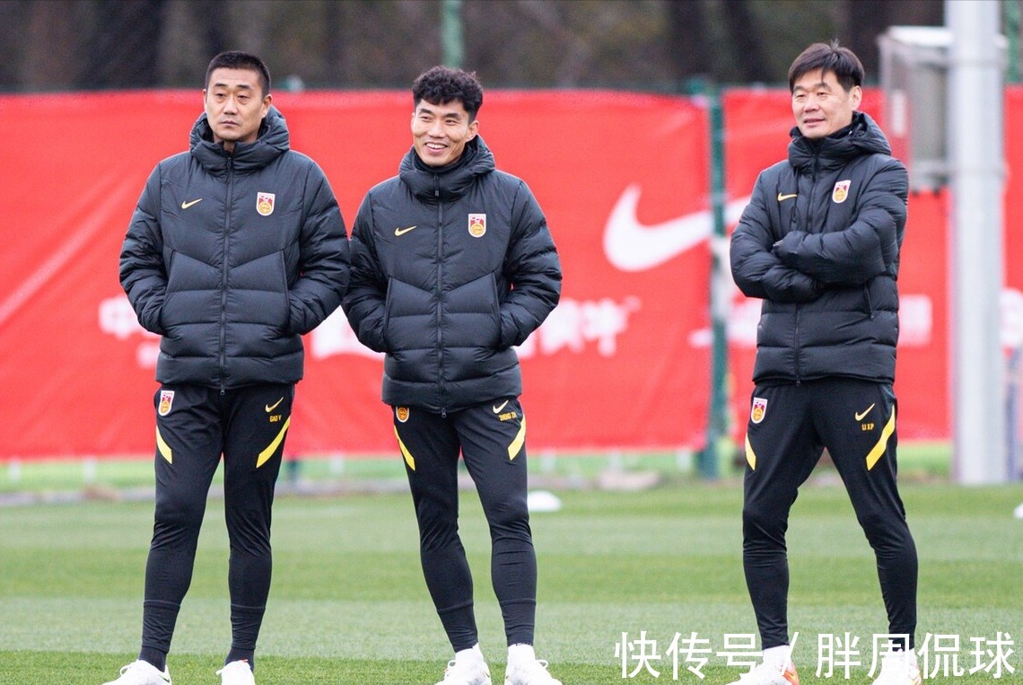 国脚们|洛国富宣布意外决定,李霄鹏决战日本藏杀招,费南多后悔也晚了