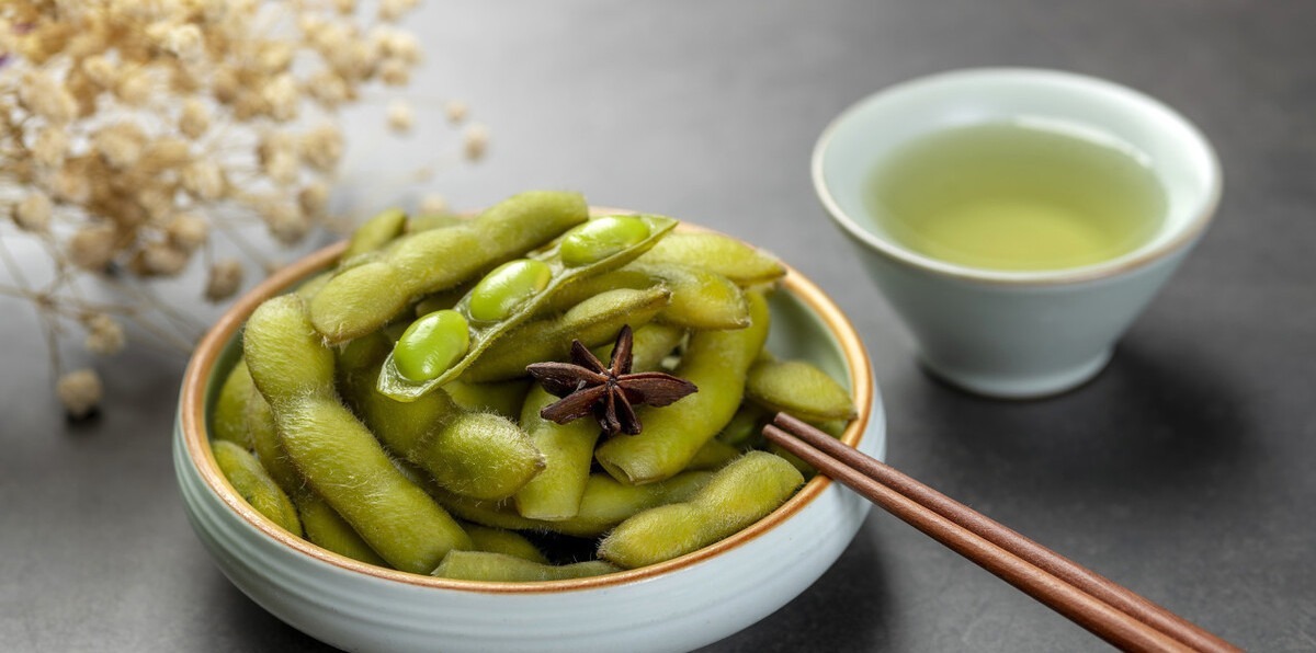 煮毛豆时,牢记3个小技巧,毛豆翠绿好吃,不发黄还特别入味