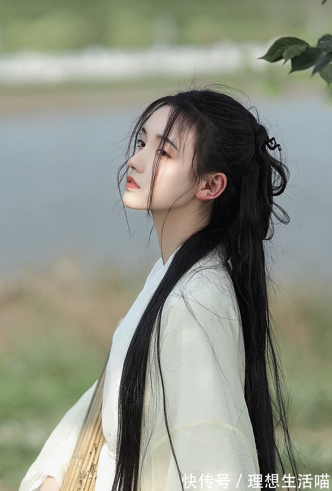 暮春!刘禹锡很美的一首《春词》,只有28字,最后一句的“定格”惊艳