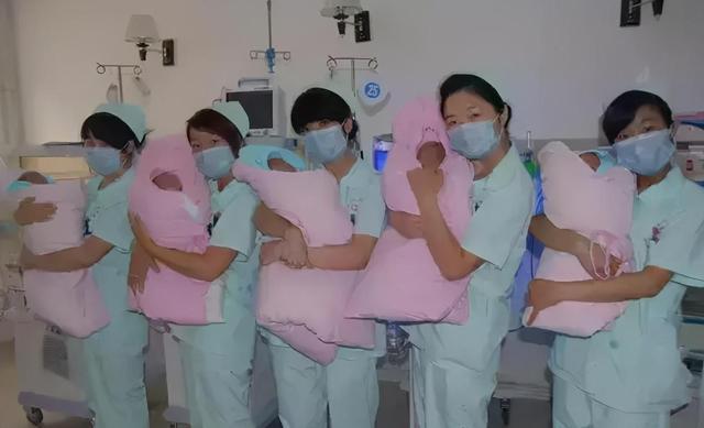 宝妈|“李”姓爸爸喜得5胞胎,上户口取名时宝妈怒了:是你亲生的吗