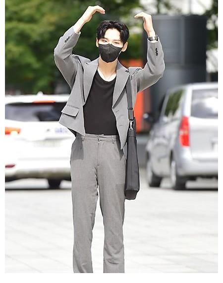 韓國男團「MD PHOTO」 韓國男團AB6IX成員田雄出演《崔華靜的Power Time》節(jié)目