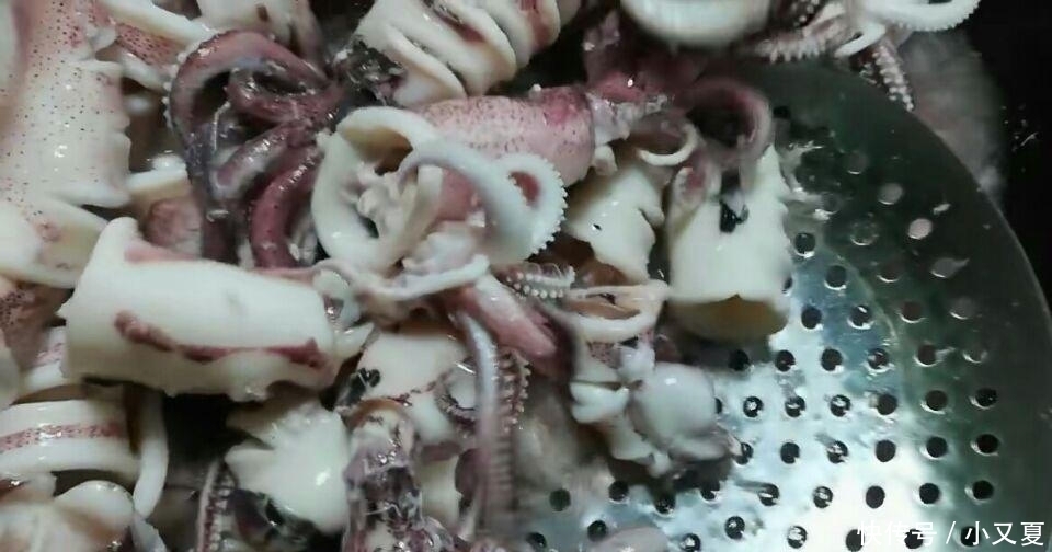 冬天最馋蒜臺，我隔3差5做一次，搭配此物鲜美开胃，杀菌防感冒