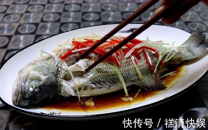鲜嫩|做清蒸鱼,全程不要用盐和料酒,学会厨师这一招,鱼肉鲜嫩无腥味