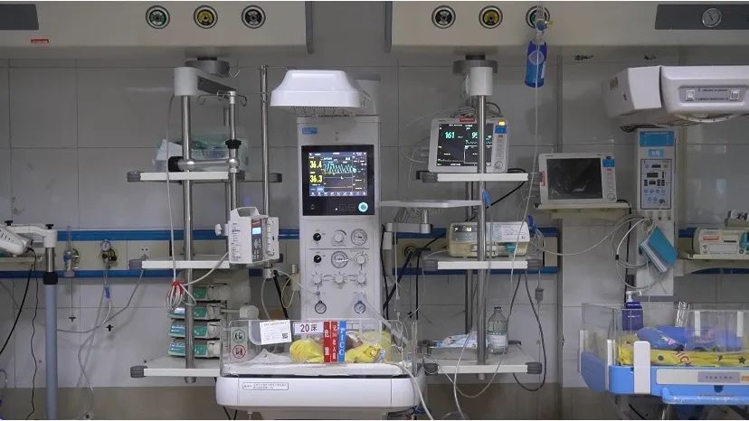 胎儿|世界罕见!胎儿在腹腔内生长了28周后出生了