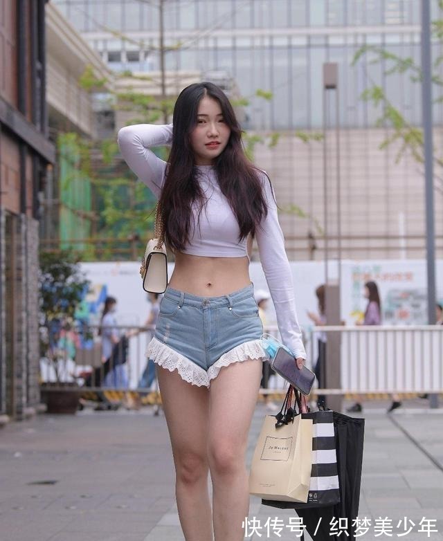 小蛮腰 特别贴身的打底裤美女,时尚又富有设计感,非常迷人