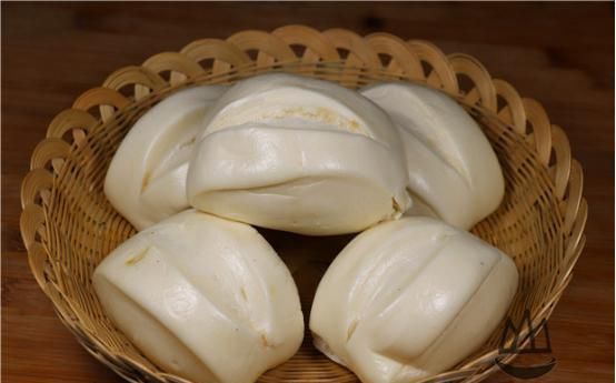 保存馒头时,切记别直接放冰箱,教你一招,放一个月不发霉不发硬