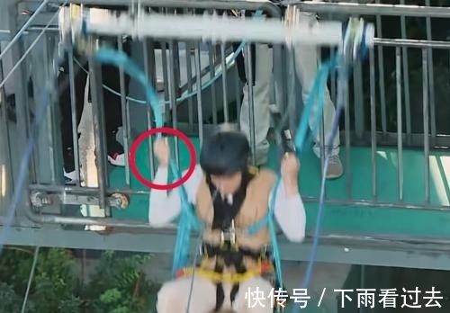 秋千|王嘉爾勇敢挑戰(zhàn)懸崖秋千,注意俯視鏡頭下的手,害不害怕一目了然