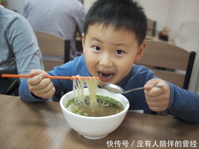 吃肉|6岁娃爱吃肉,很少吃青菜,但从不积食,医生分析2件事帮大忙