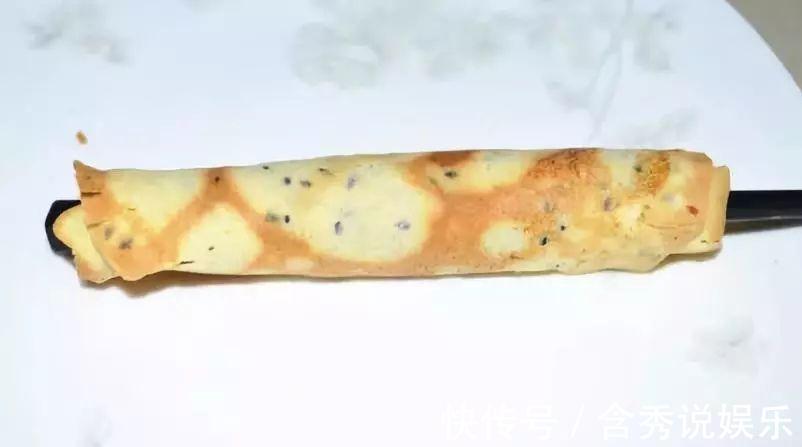 想吃蛋卷不用买，一碗面粉，2个鸡蛋，轻松做出酥脆鸡蛋卷！