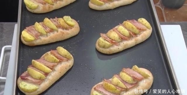 土豆培根面包主食,蔬菜、蛋白质都有了,营养一次帮你搞定
