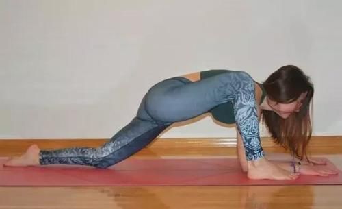 瑜伽|如何让腿部变得柔软?瑜伽开胯体式要多练,缓解双腿的僵硬感