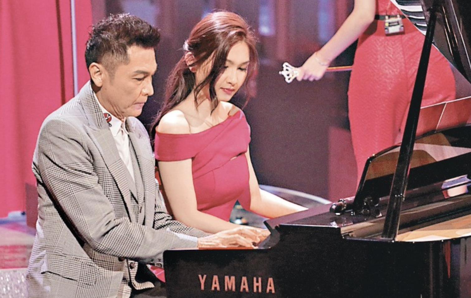 曾志伟|2021港姐选举12强出炉,关礼杰26岁女儿晋级,父女同台演出很温馨