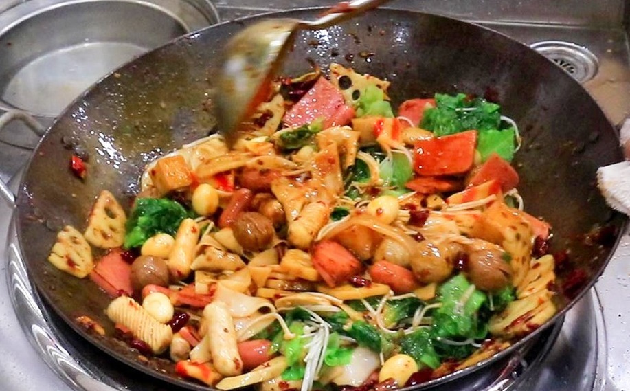 麻辣香锅家常实用做法，零难度零技巧，香辣下饭，吃不过瘾