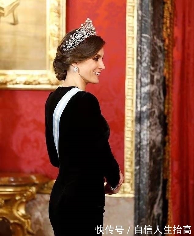 莱蒂齐亚 这才是西班牙王后的真实力,一天换3套穿搭,中式长裙最适合她!