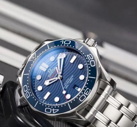 朋友想买一块男机械手表，什么品牌好？1万左右！哪里买正品？