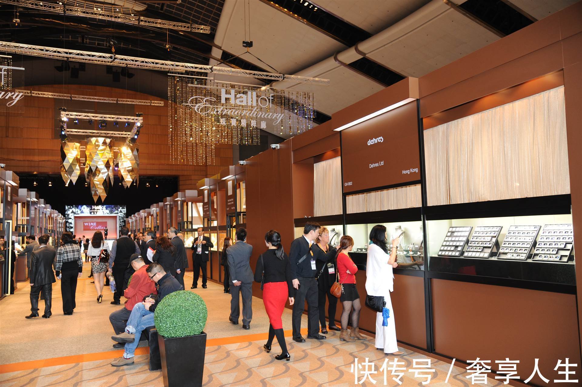 华林 购买珠宝首饰的渠道丰富多样,而租赁珠宝则更倾向于线上平台