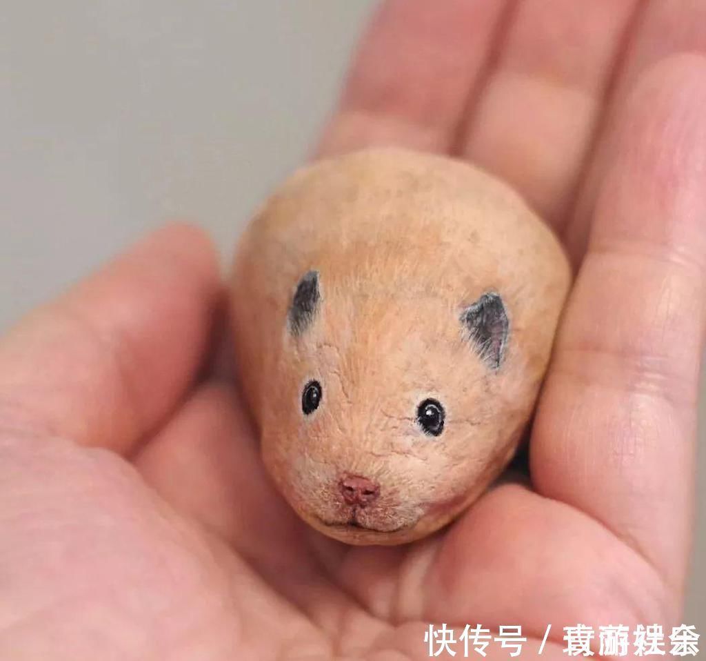 小姐姐$在石头上画画!日本小姐姐笔下的萌宠,惹9万网友围观:也想要一个