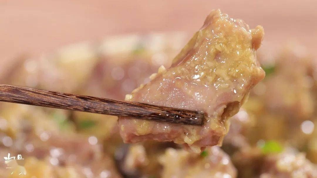 吃腻了糖醋排骨!一腌一蒸,香到邻居来敲门!